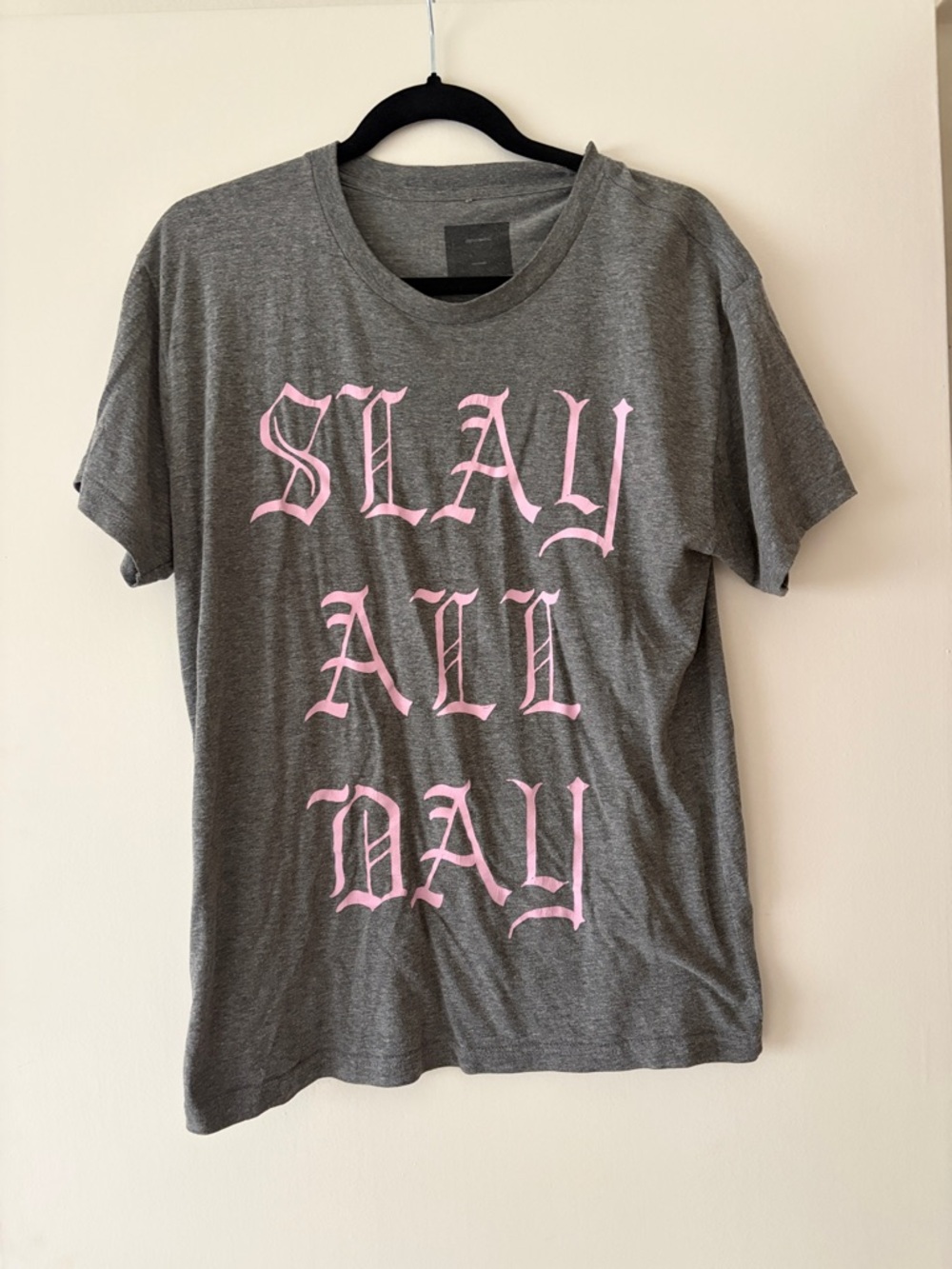 Beyonce Women's Gray 'Slay All Day' Graphic Tee with Pink Print